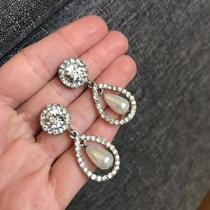 Diamond and pearl dangle earrings💎💎